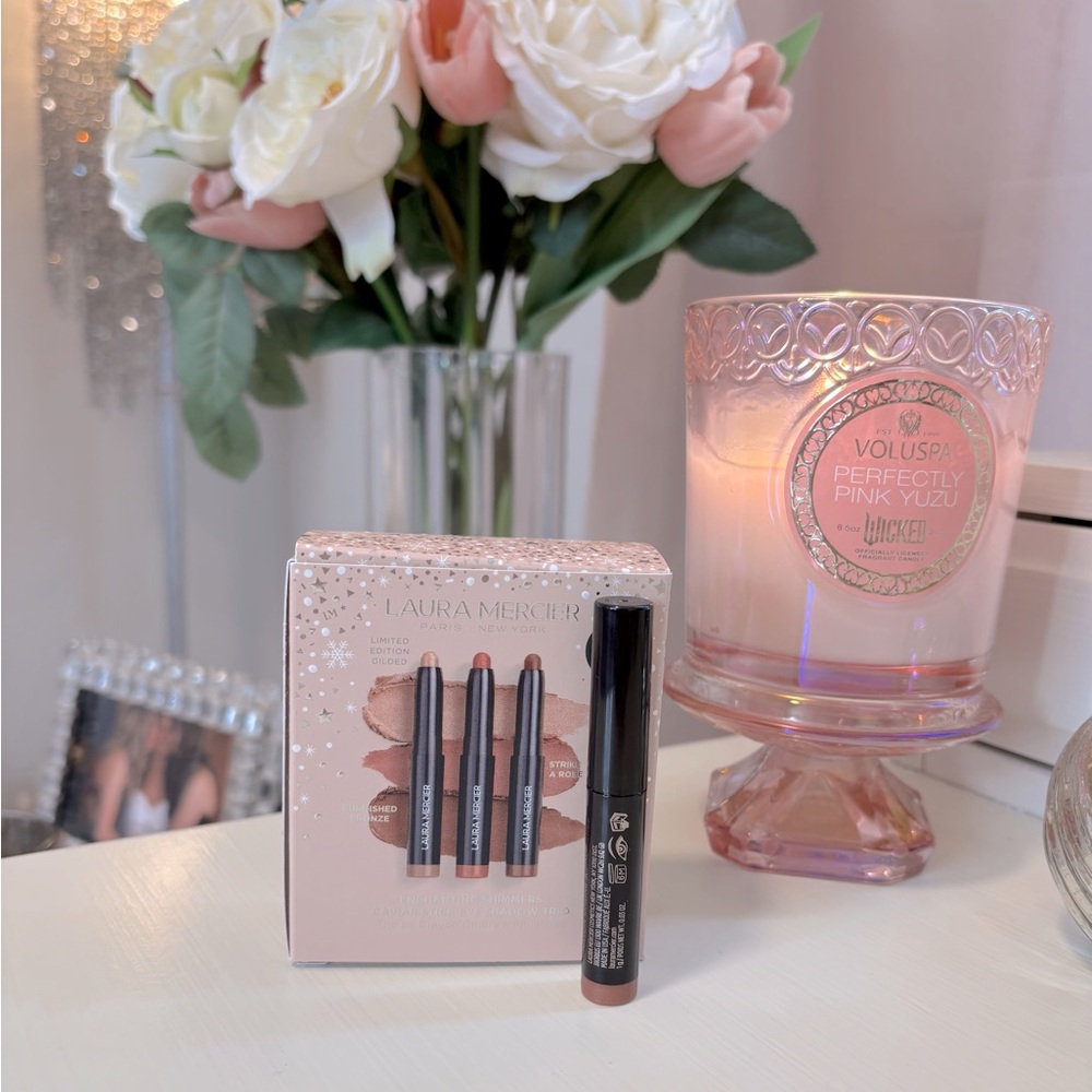 New Laura Mercier Enchanting Shimmer “Strike A Rose” Caviar Stick Eye Shadow.